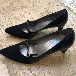 Tahari not pumps